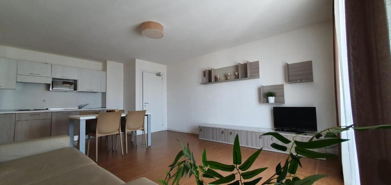 Apart Hotel Atlantic Градо Екстериор снимка