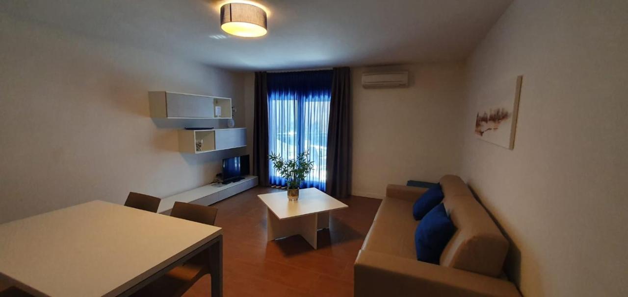 Apart Hotel Atlantic Градо Екстериор снимка