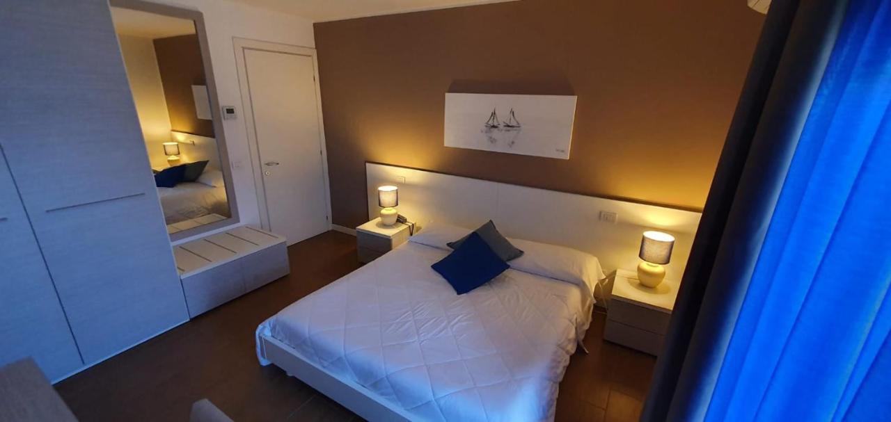 Apart Hotel Atlantic Градо Екстериор снимка