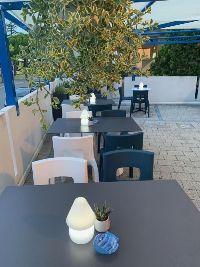 Apart Hotel Atlantic Градо Екстериор снимка