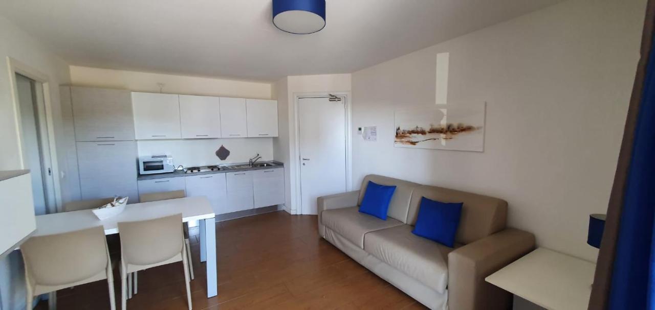 Apart Hotel Atlantic Градо Екстериор снимка