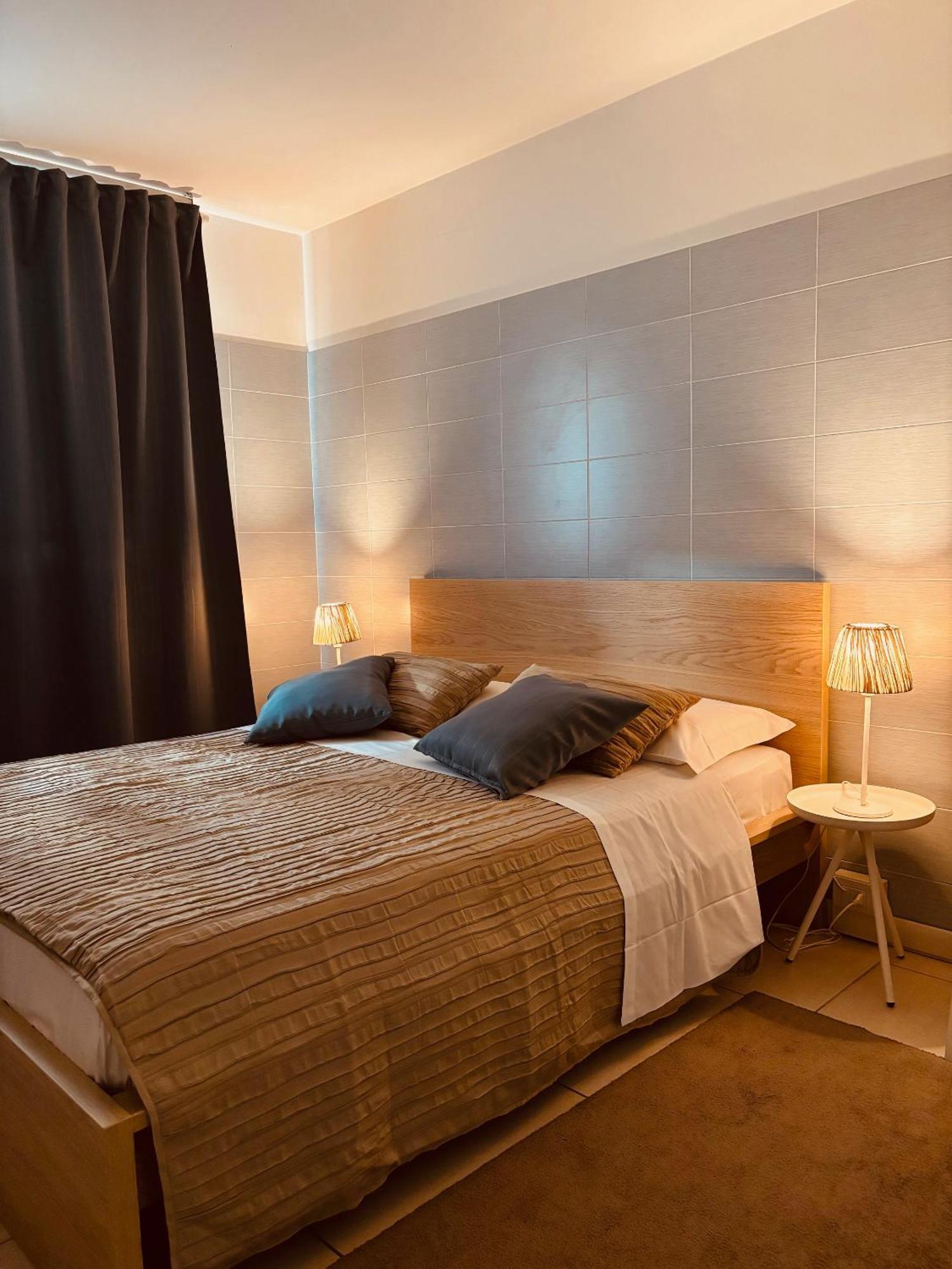 Apart Hotel Atlantic Градо Екстериор снимка