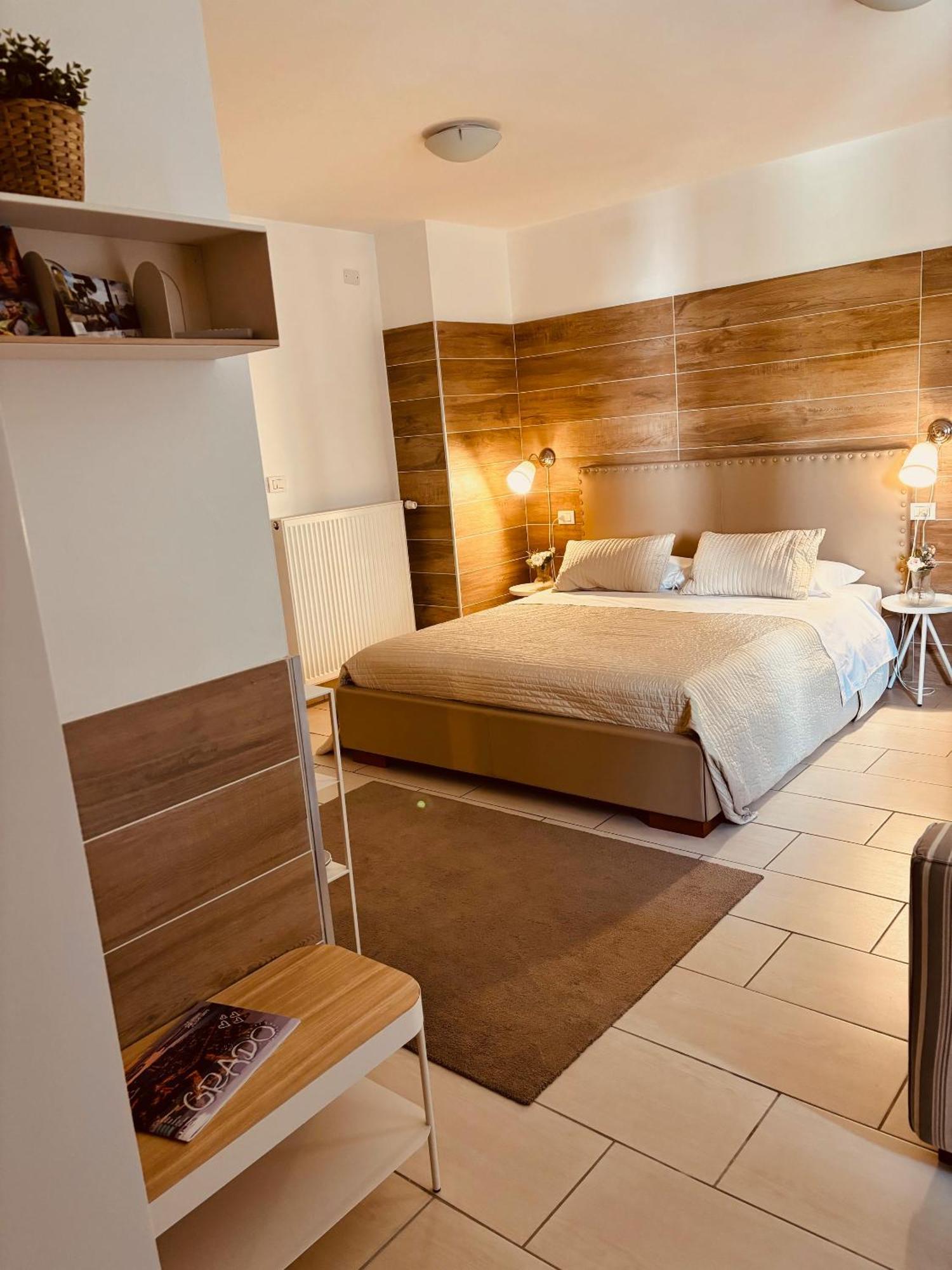 Apart Hotel Atlantic Градо Екстериор снимка