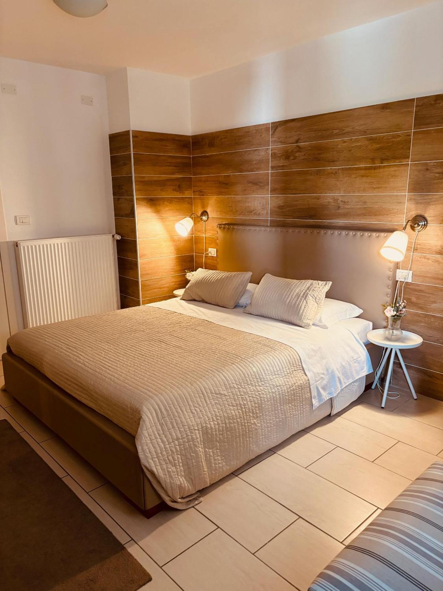 Apart Hotel Atlantic Градо Екстериор снимка