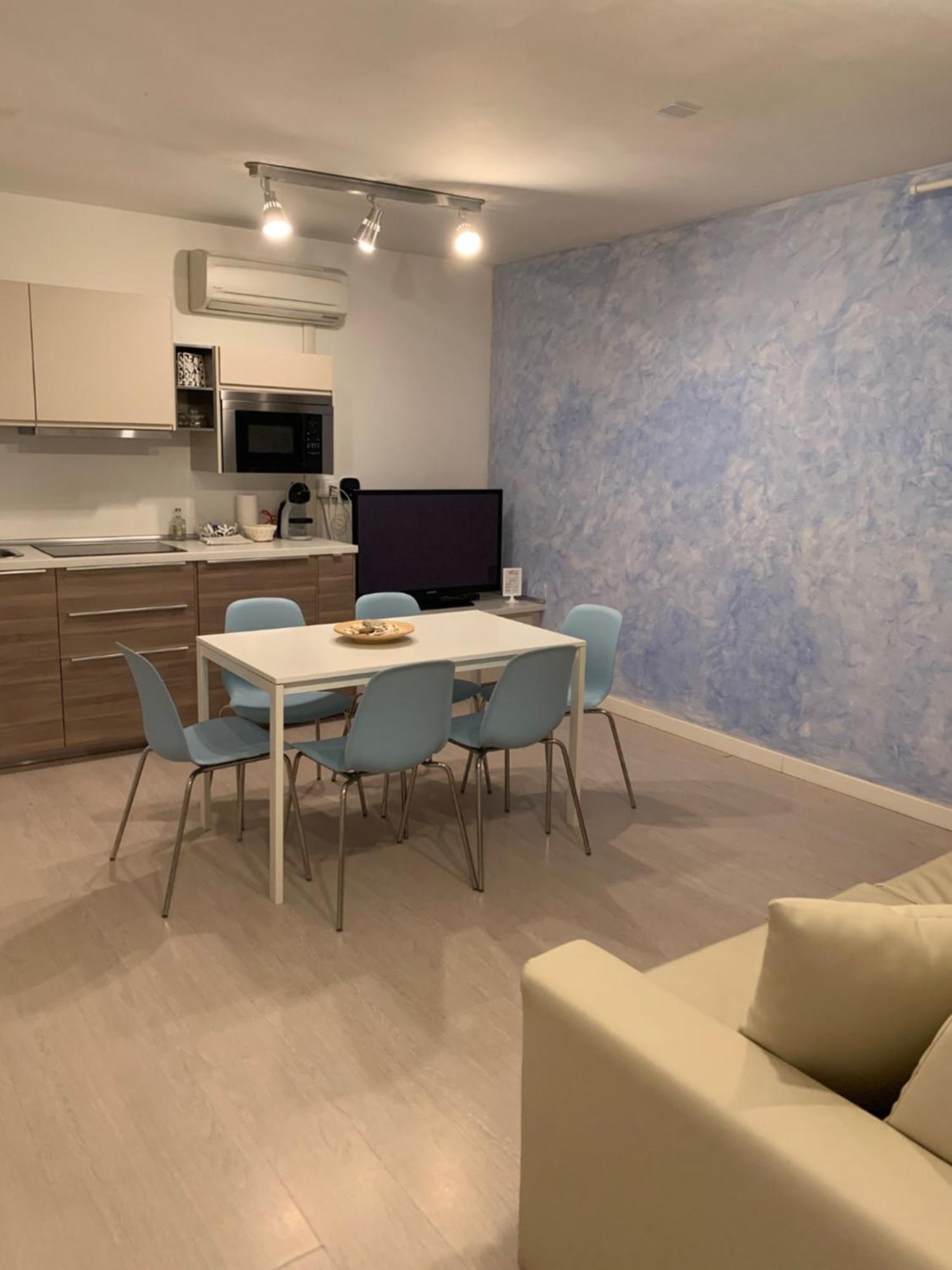 Apart Hotel Atlantic Градо Екстериор снимка