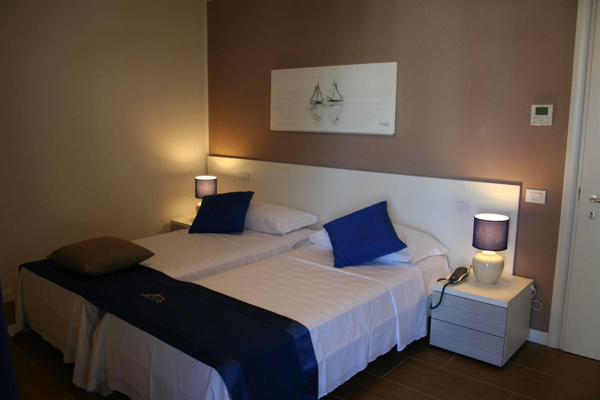 Apart Hotel Atlantic Градо Екстериор снимка